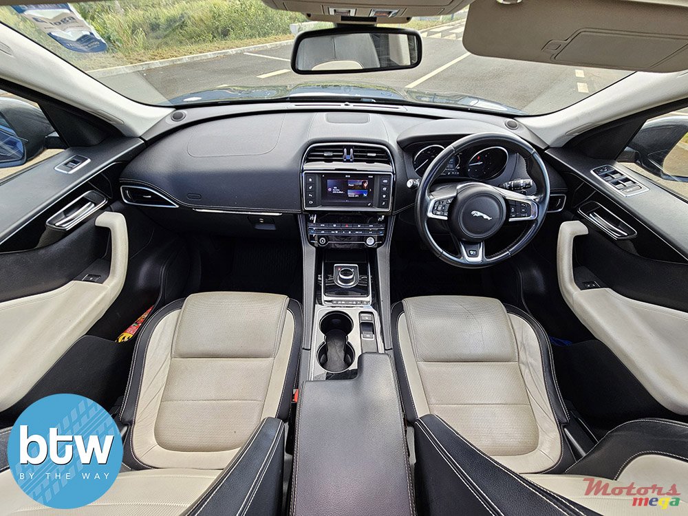 2018' Jaguar F-Pace photo #6