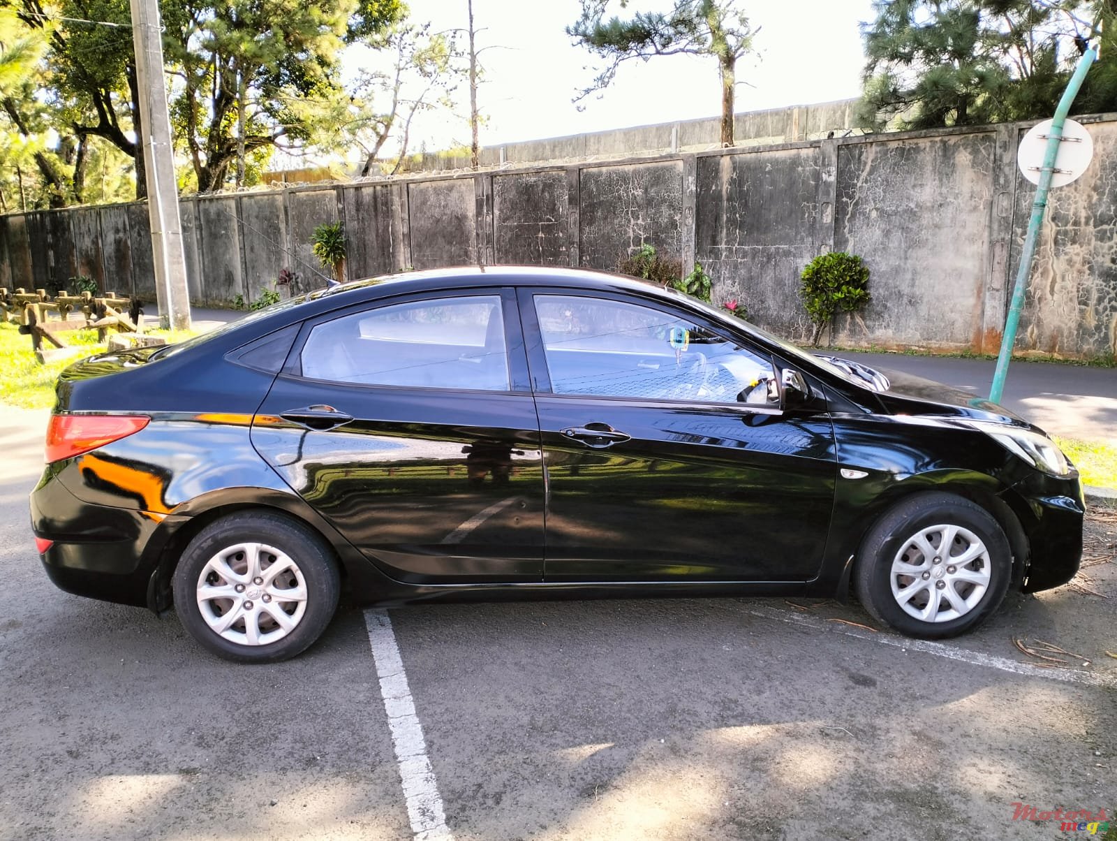 2012' Hyundai Accent photo #2