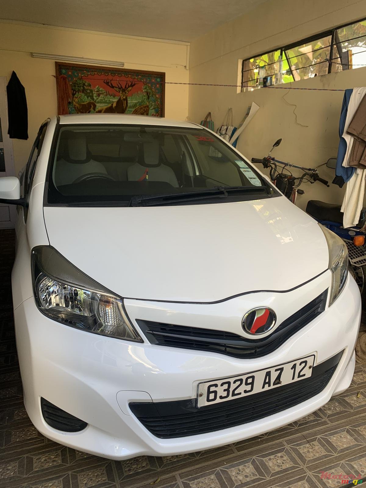 2012' Toyota Vitz photo #1