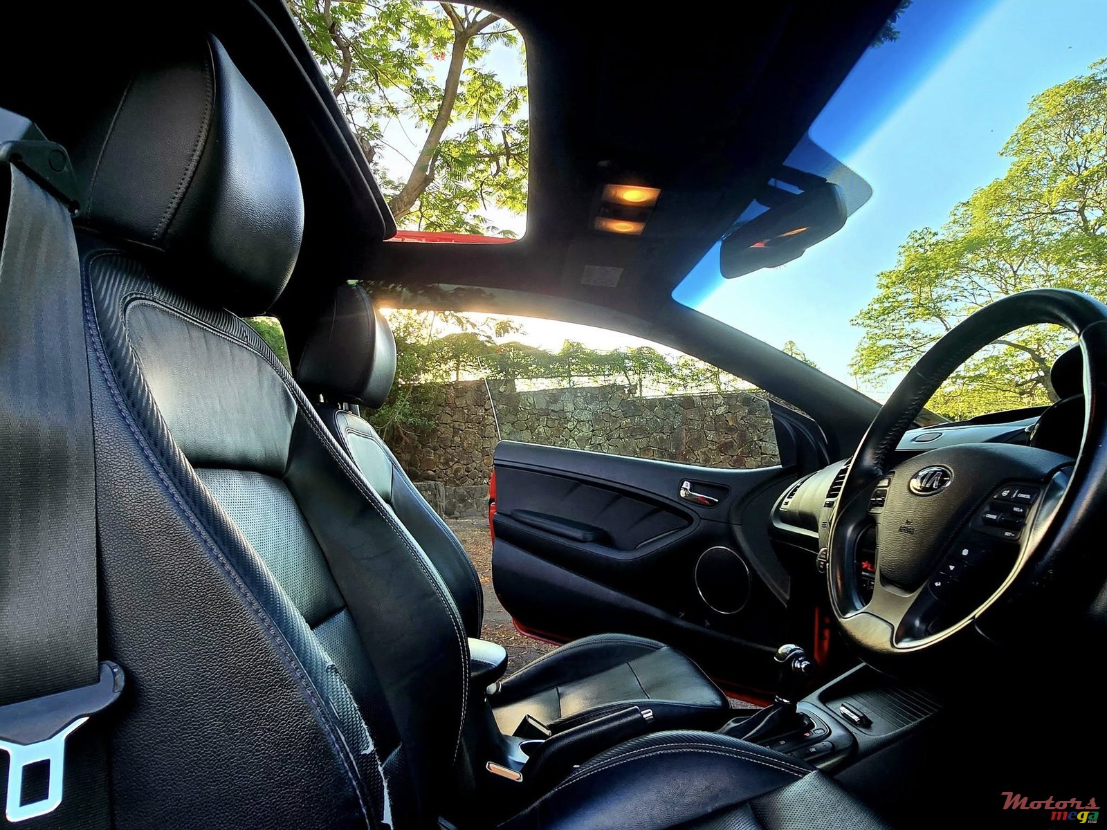 2015' Kia Cerato Coup photo #6