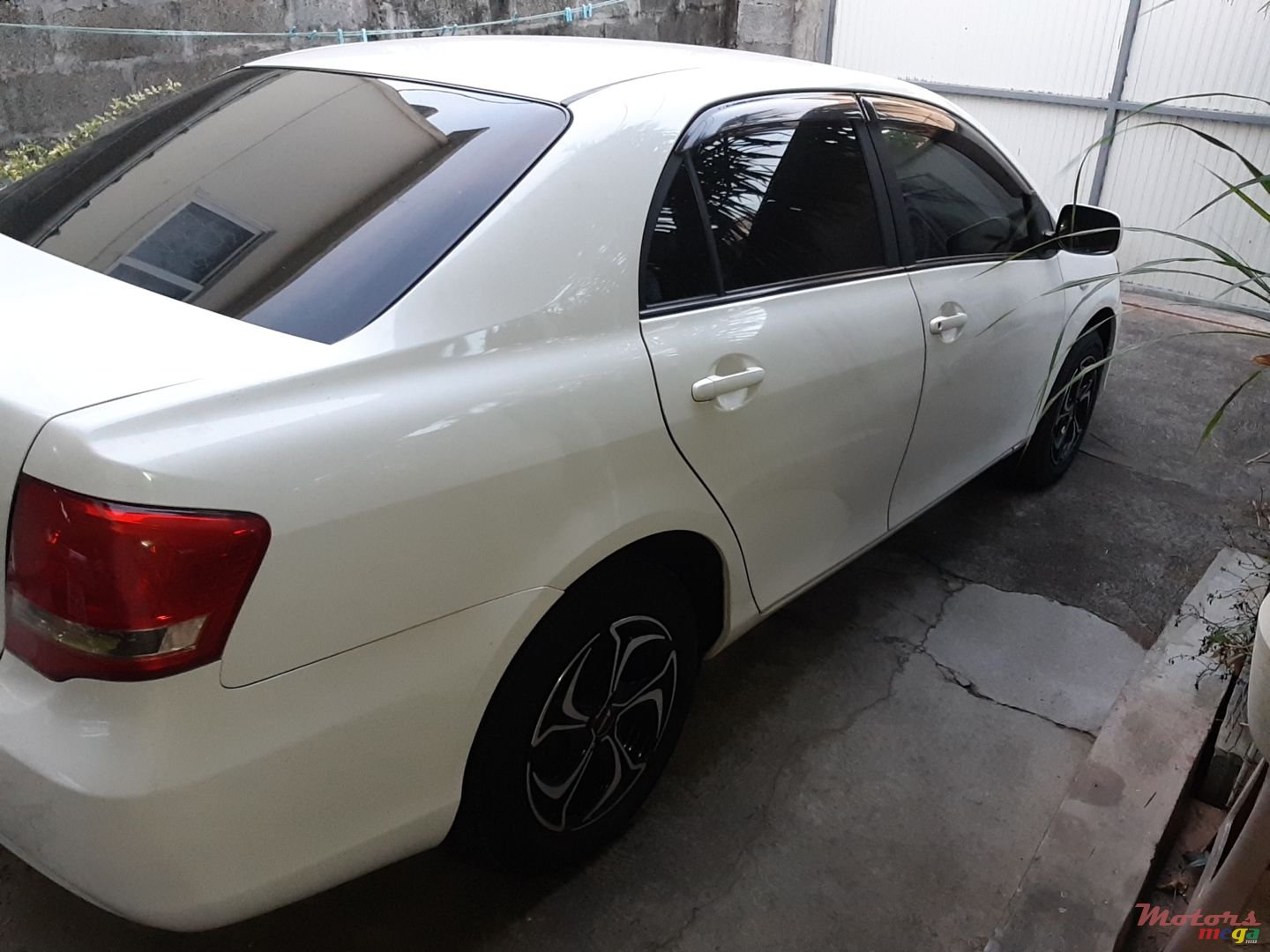 2009' Toyota Axio photo #2