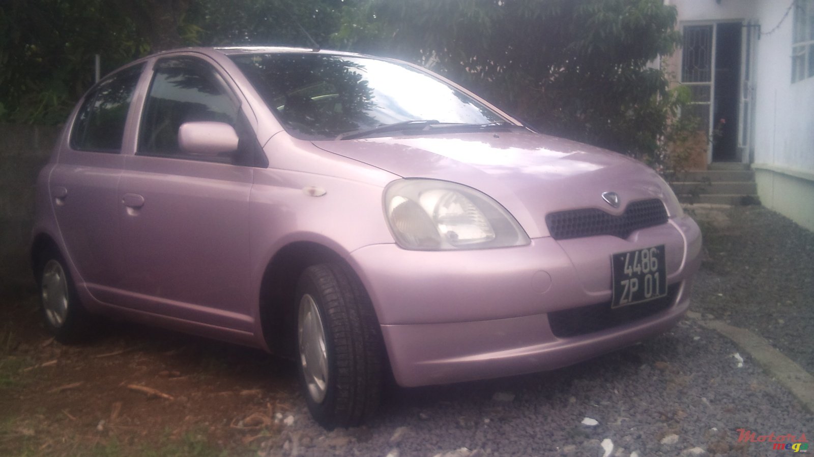 2001' Toyota Vitz photo #1