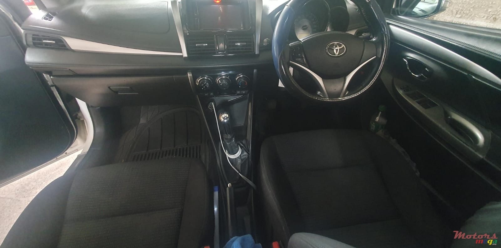 2014' Toyota Yaris photo #6