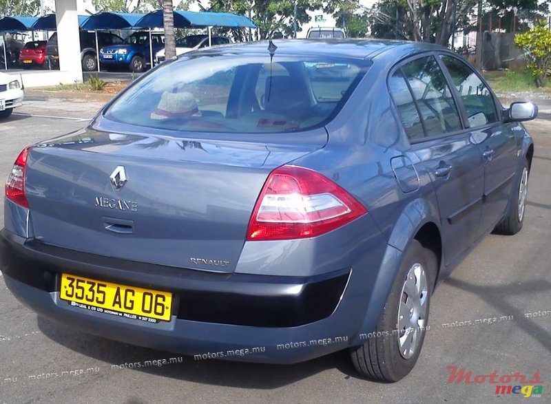 2006' Renault Sedan photo #3
