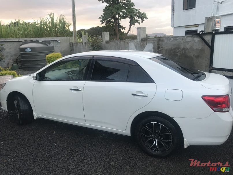 2011' Toyota photo #6