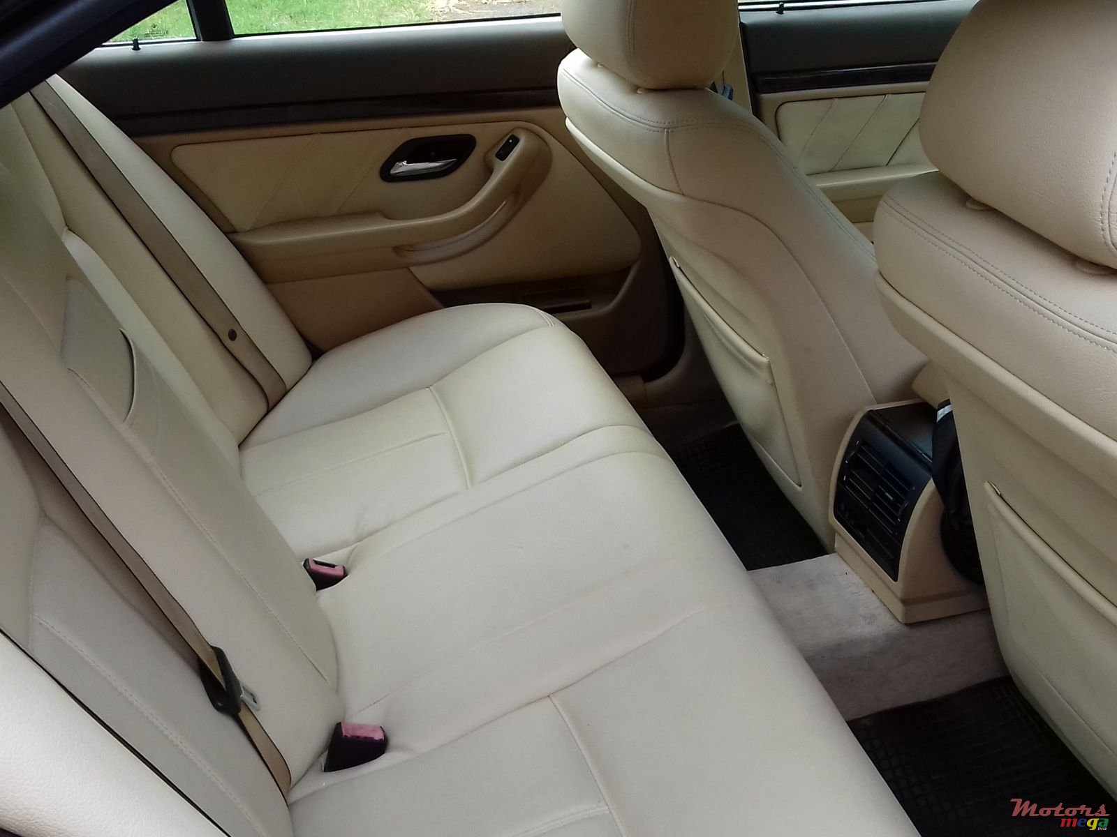 2000' BMW 520 photo #7