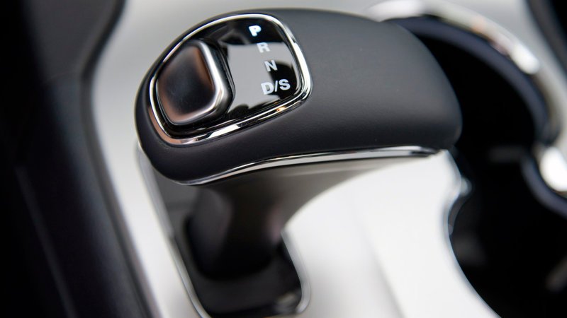 FCA Facing Class-Action Lawsuit Over Grand Cherokee Shifters
