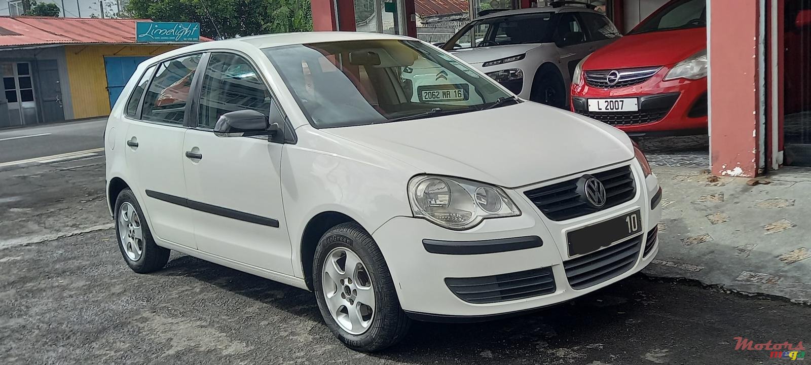 2010' Volkswagen Polo photo #1