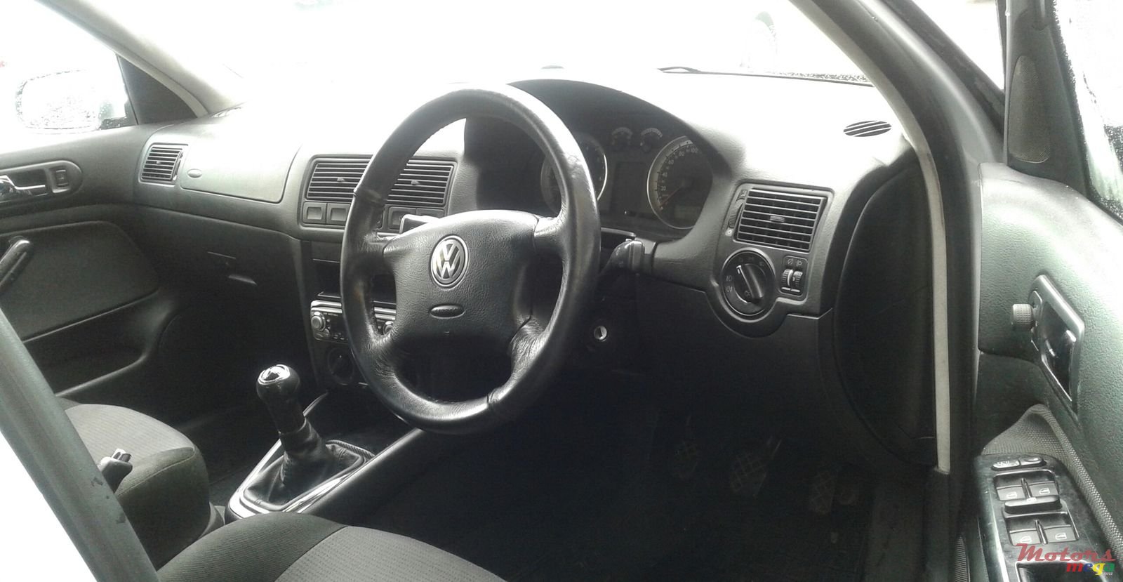 2002' Volkswagen Golf IV photo #4