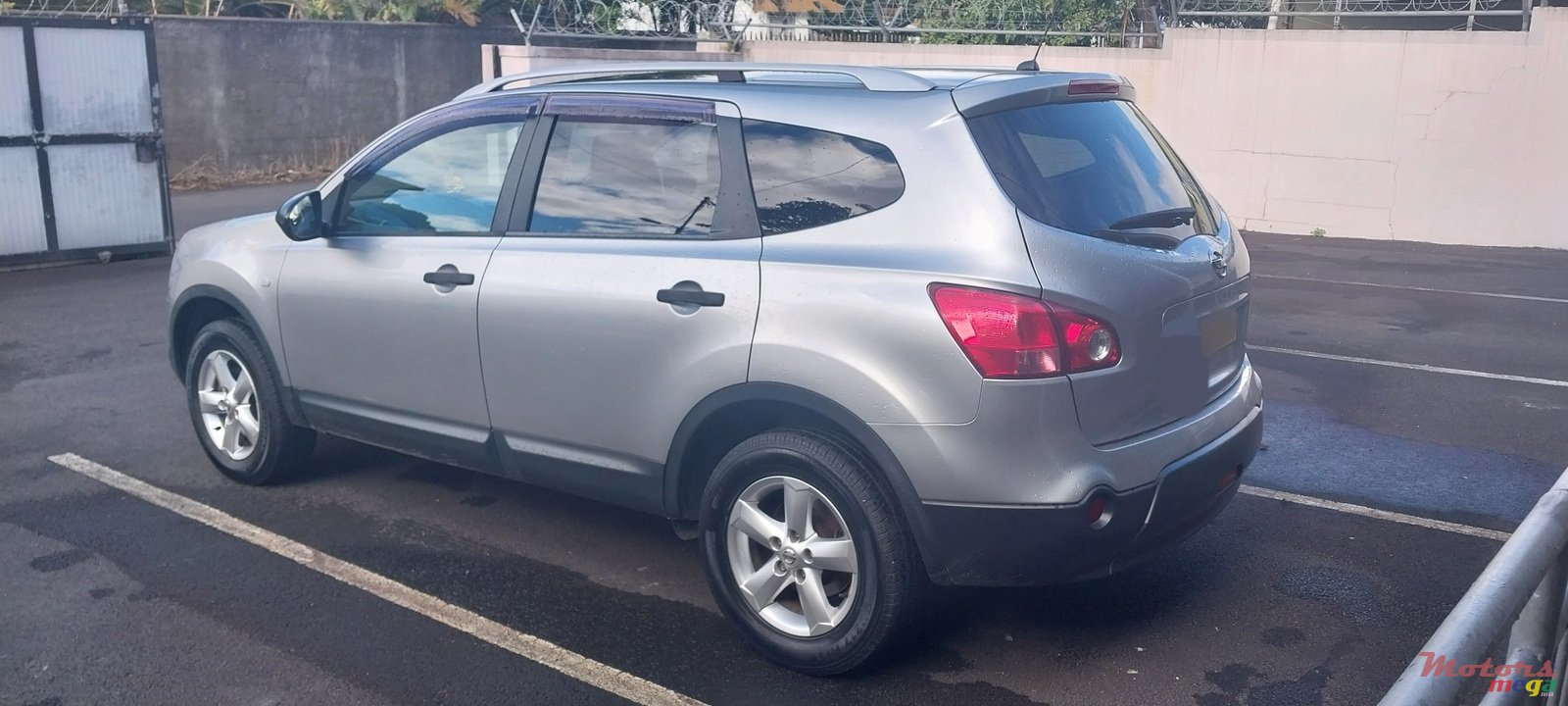 2010' Nissan Qashqai+2 photo #1