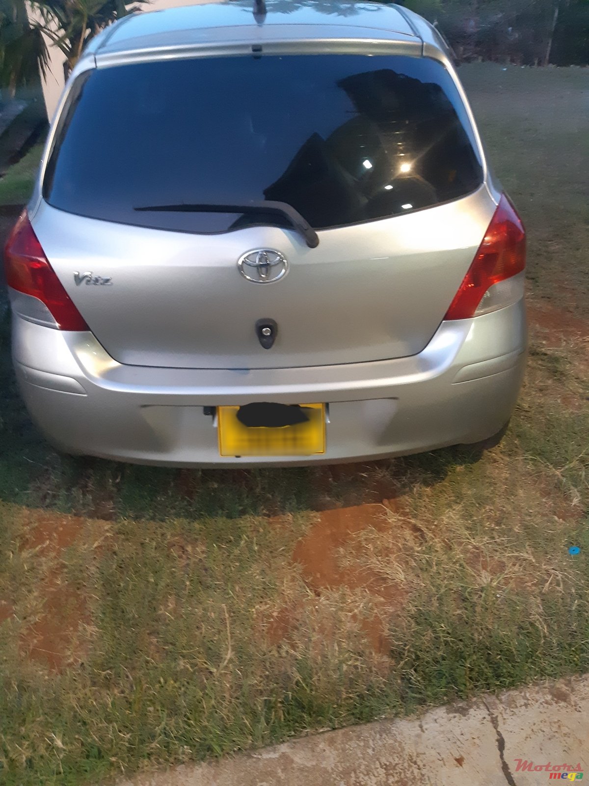 2009' Toyota Vitz photo #3