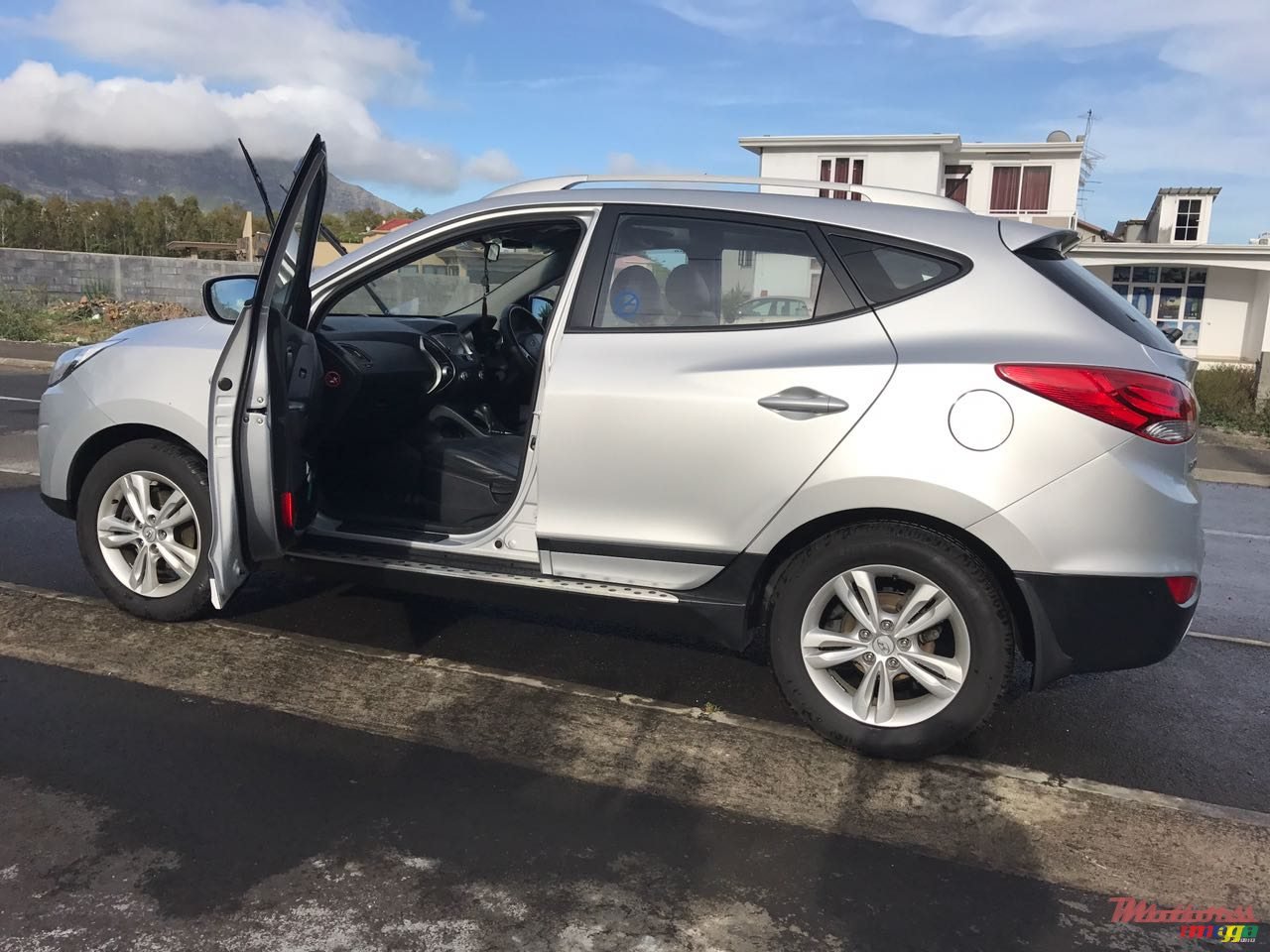 2011' Hyundai ix35 photo #1