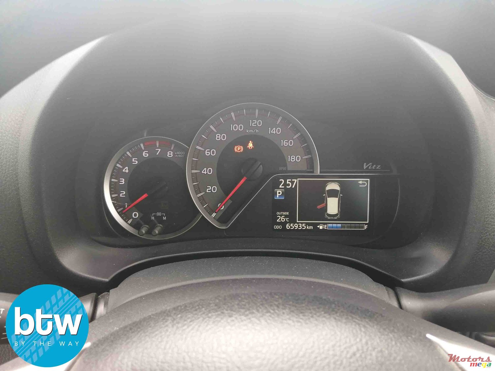 2015' Toyota Vitz photo #7