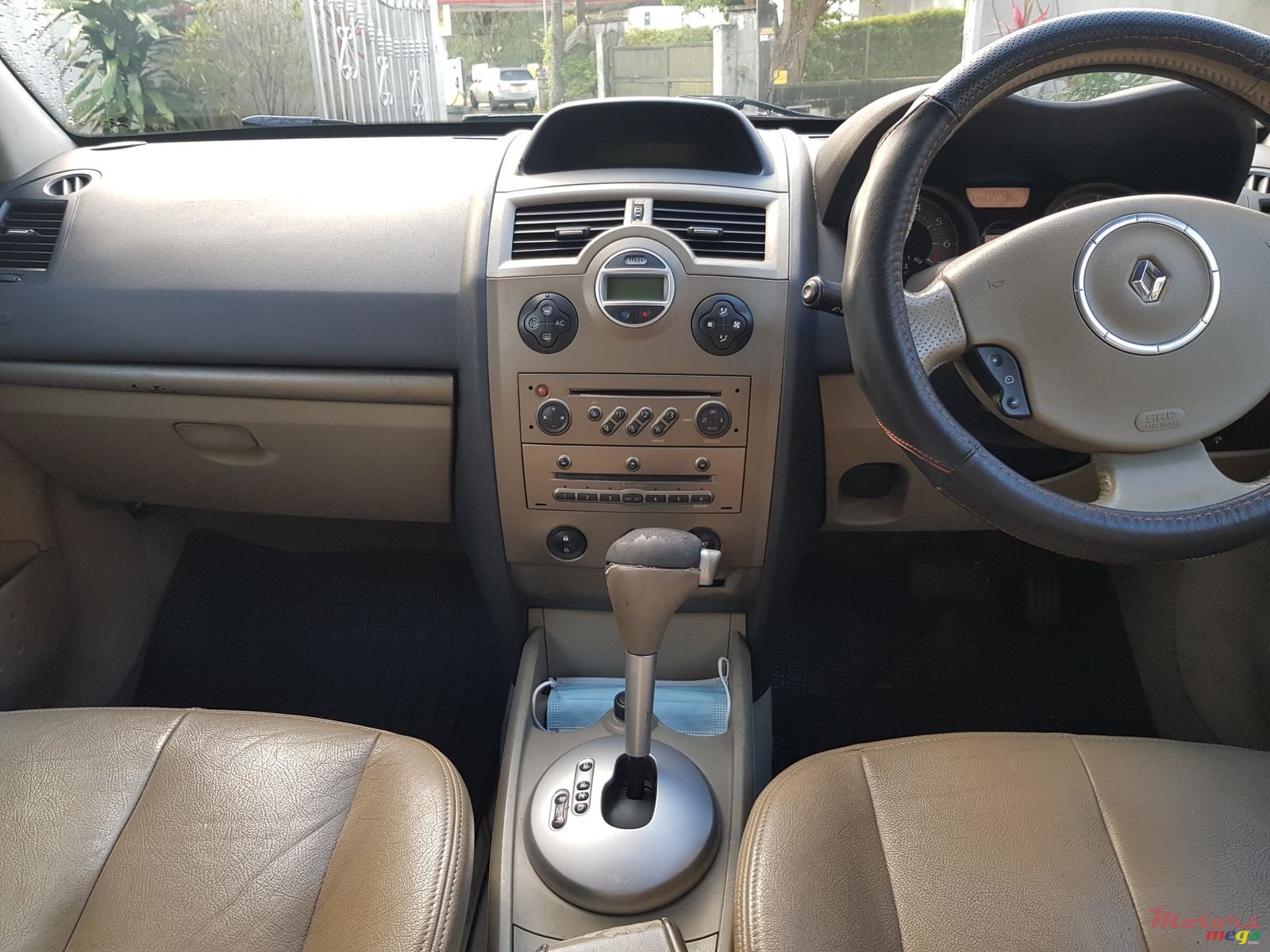 2009' Renault Megane photo #5