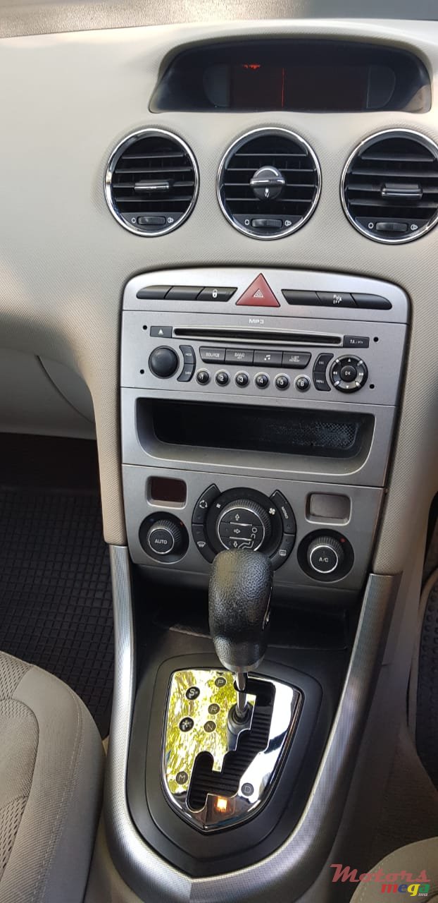 2010' Peugeot 308 photo #7