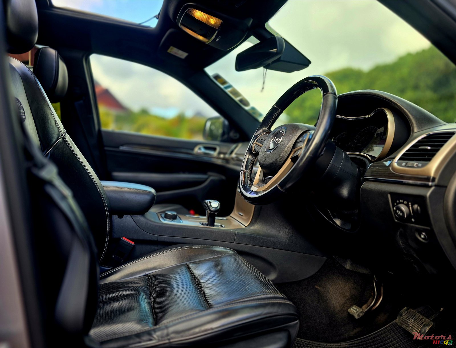 2016' Jeep Grand Cherokee Overland Edition photo #6