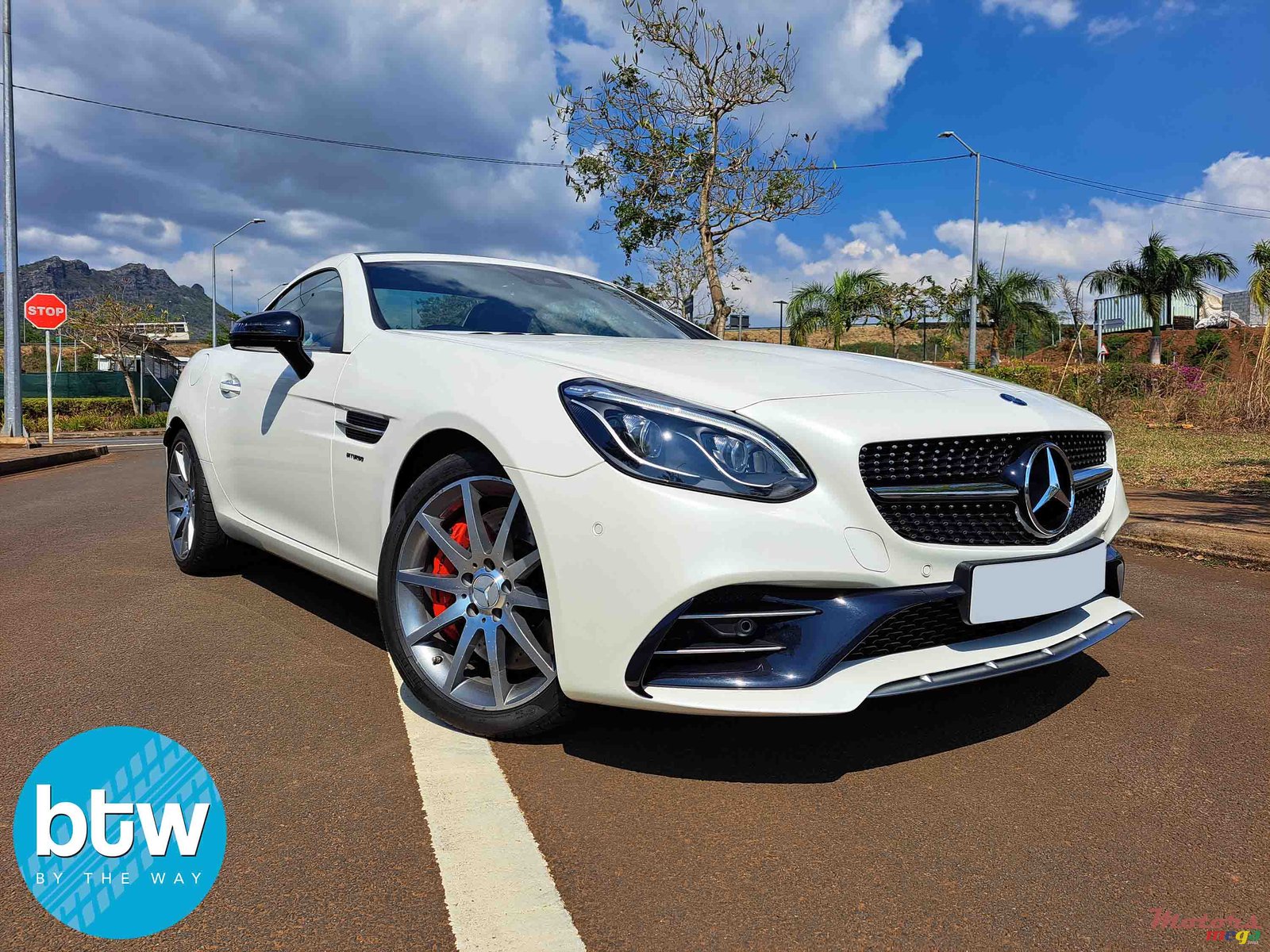 2017' Mercedes-Benz SL-Class photo #1