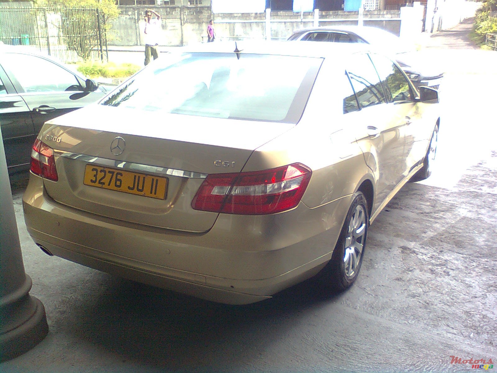 2011' Mercedes-Benz 200E photo #3