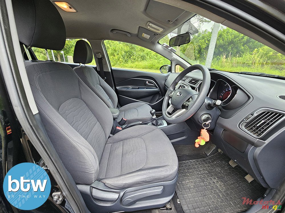 2016' Kia Rio photo #5