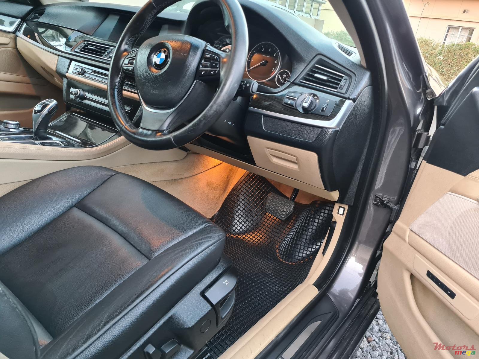 2012' BMW 520i M-sport photo #6