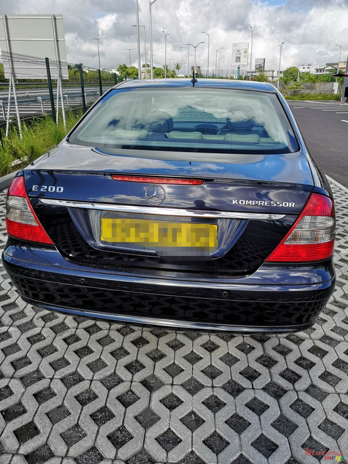 2009' Mercedes-Benz E-Class photo #4