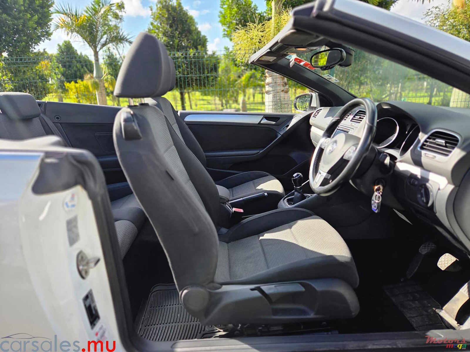 2015' Volkswagen Golf Cabriolet 2.0 TDI Bluemotion photo #5
