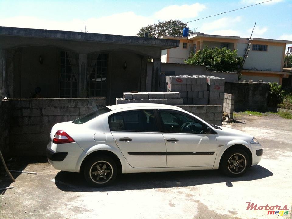 2004' Renault Megane photo #1