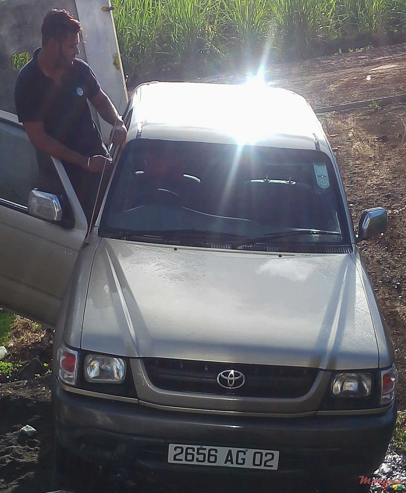 2002' Toyota Hilux photo #2