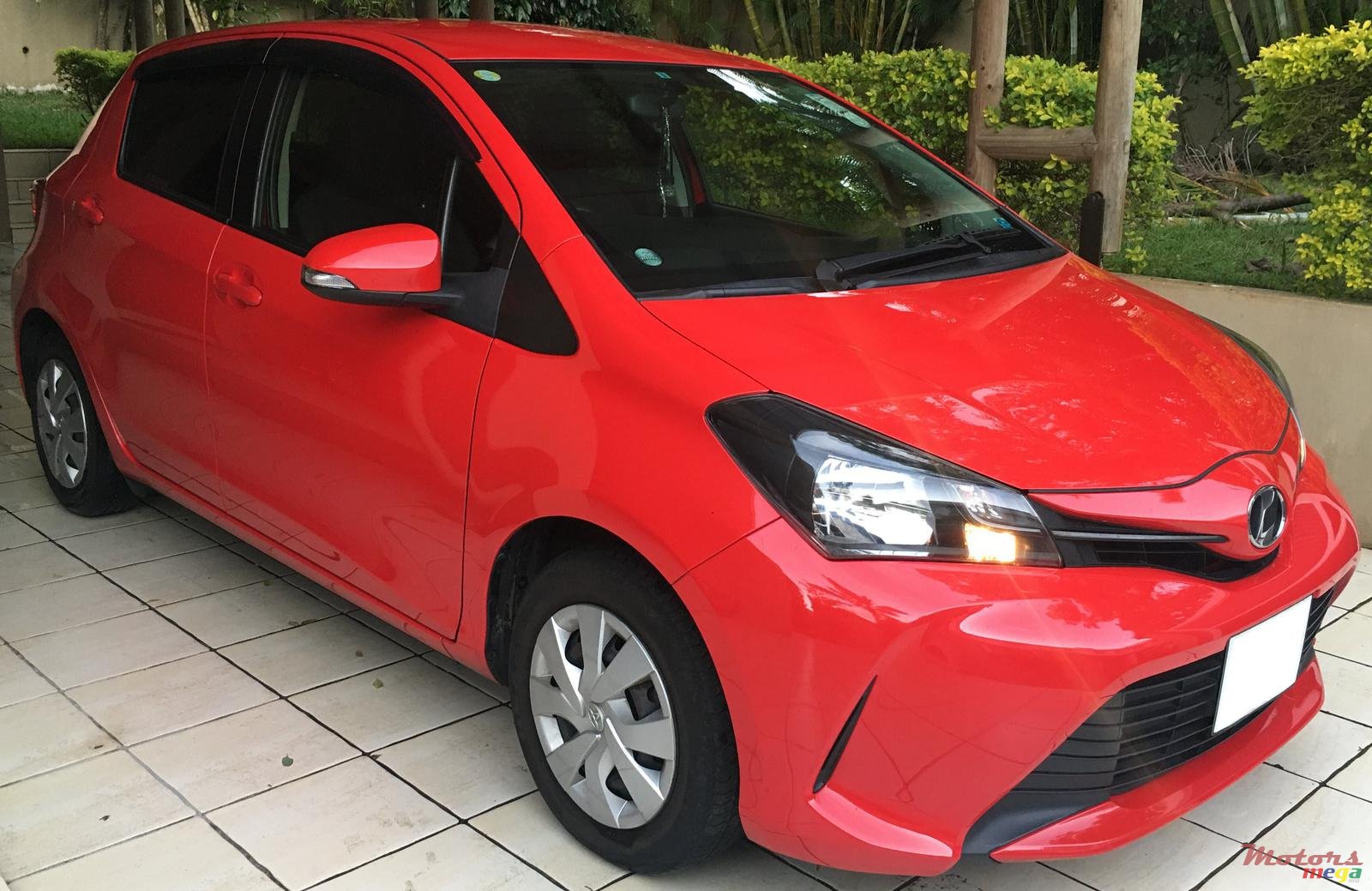 2015' Toyota Vitz photo #2