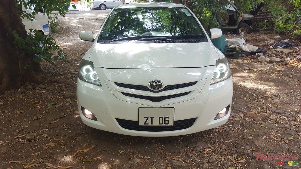 2006' Toyota Belta 1.3 photo #1