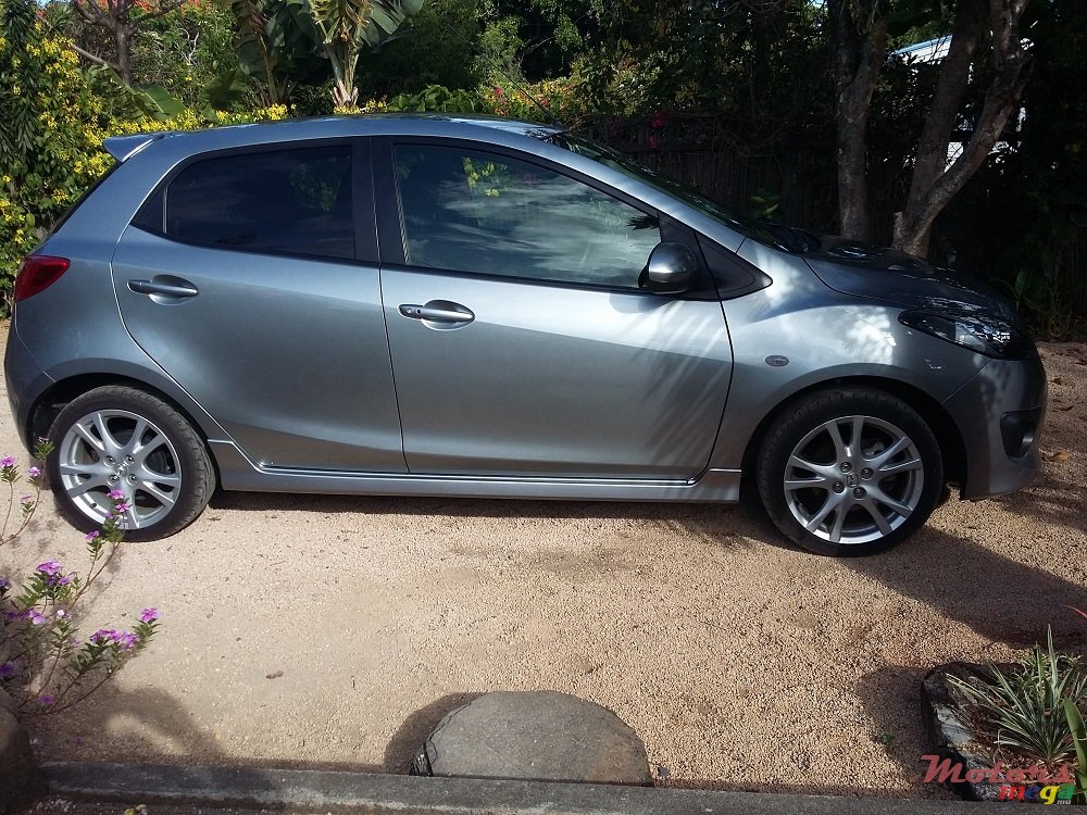 2010' Mazda Demio photo #2