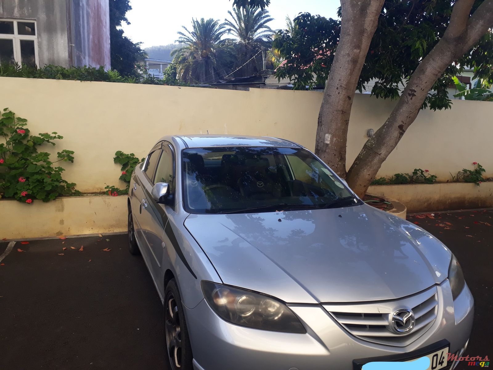 2004' Mazda 3 AXELA photo #3