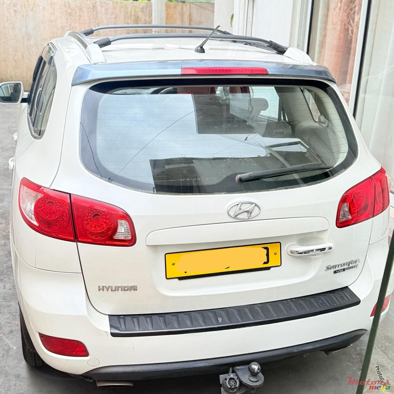 2009' Hyundai Santa Fe photo #3