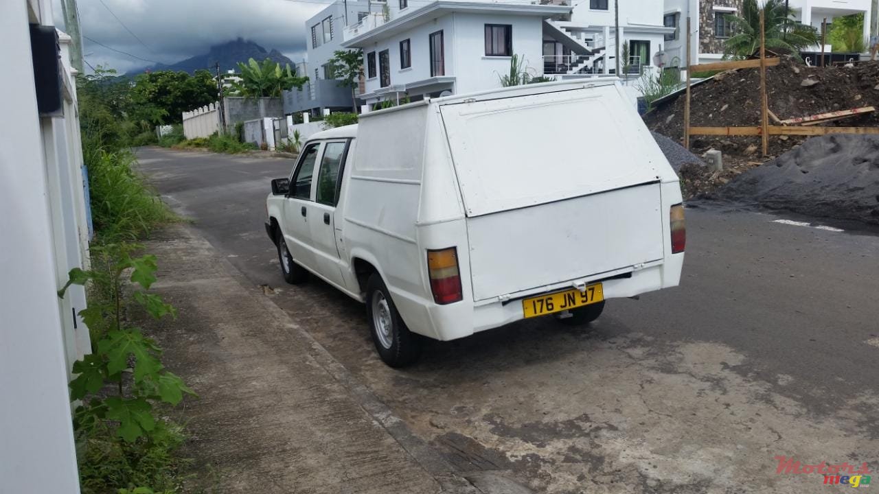 1997' Mitsubishi L 200 Double Cab 4x2 photo #4