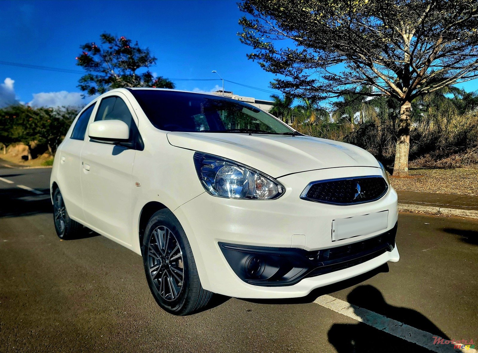 2020' Mitsubishi Mirage photo #2