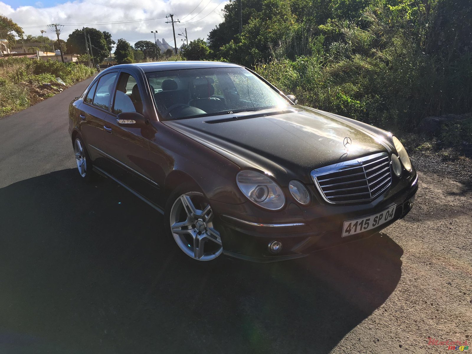 2004' Mercedes-Benz E-Class photo #5