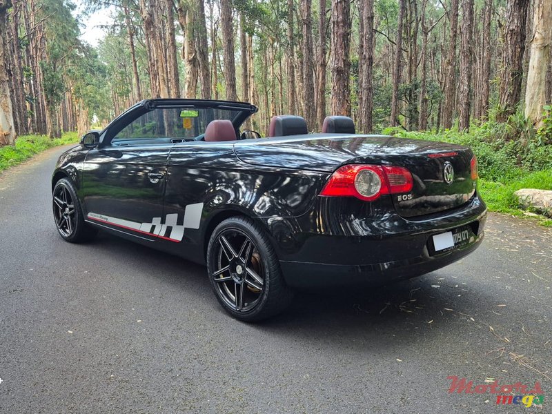 2007' Volkswagen Eos FSI Convertible photo #4