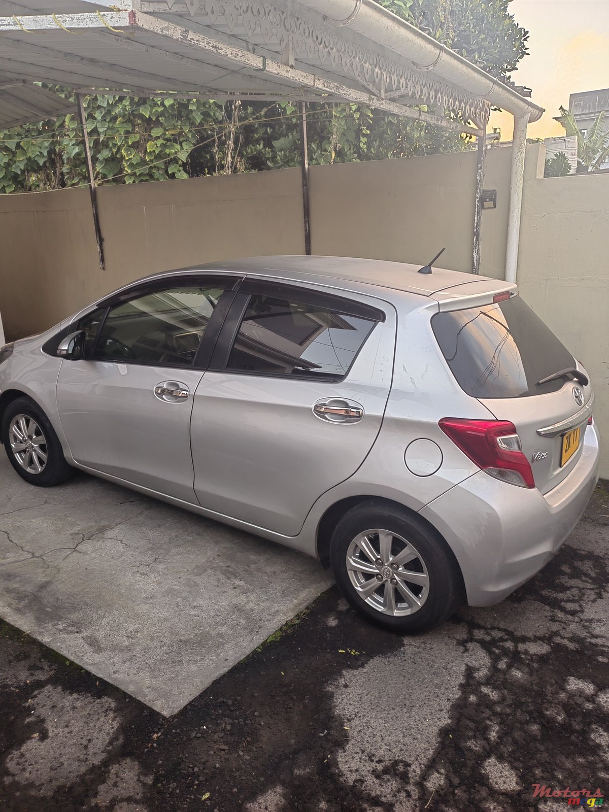 2014' Toyota Vitz photo #4