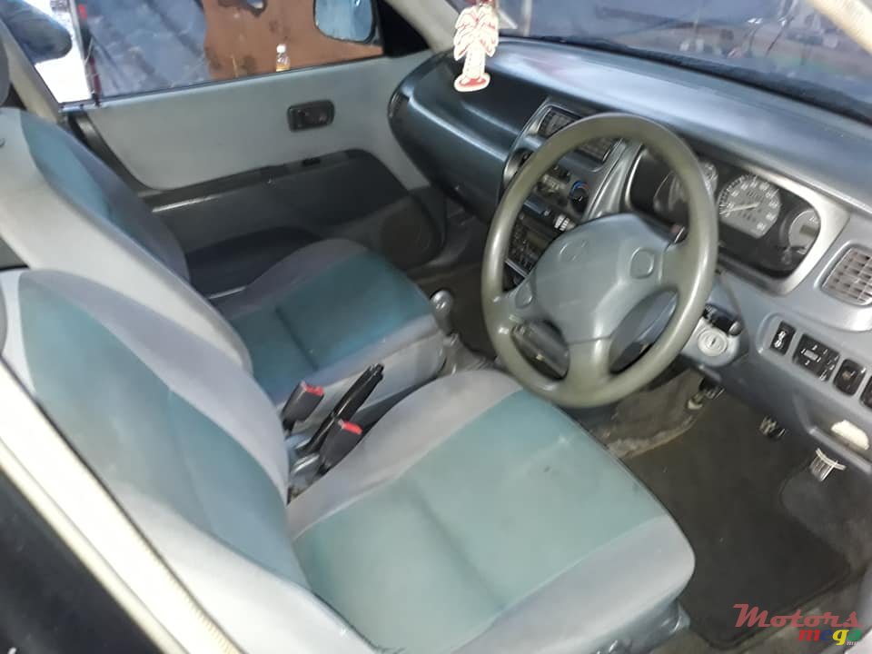 2001' Toyota Duet photo #4