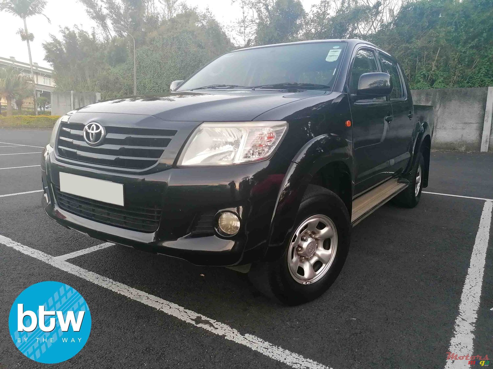 2014' Toyota Hilux photo #2