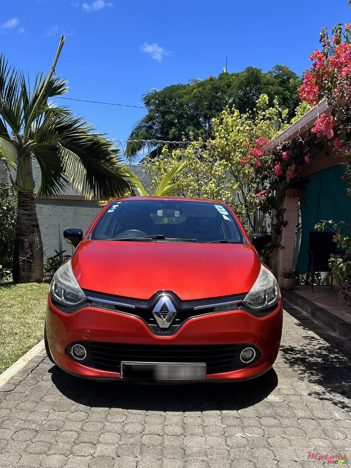 2015' Renault Clio photo #1