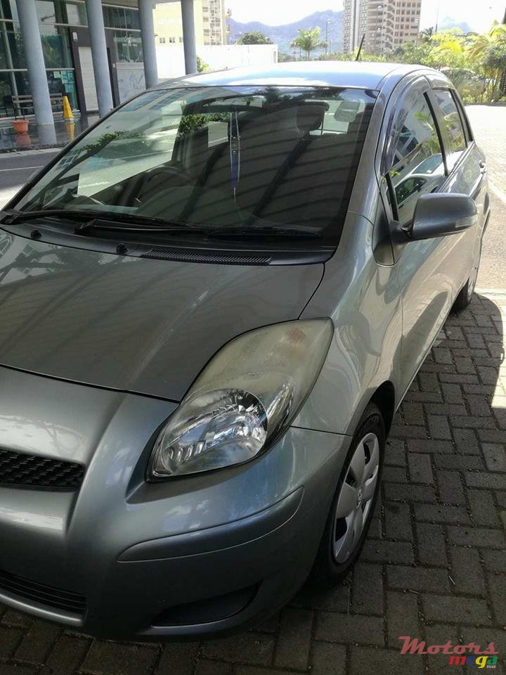 2008' Toyota Vitz photo #2