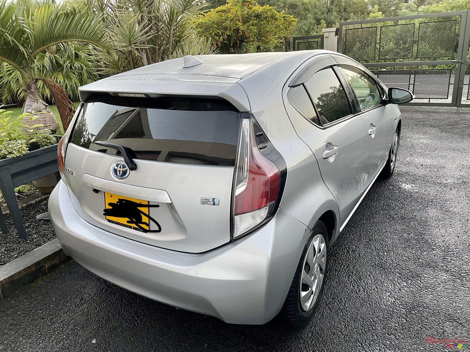 2015' Toyota Aqua photo #3