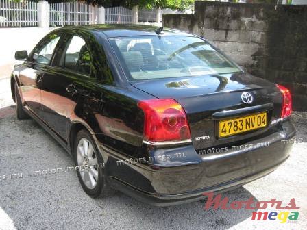 2004' Toyota Avensis photo #2