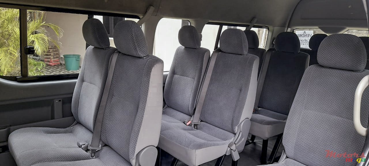2009' Toyota HiAce photo #5