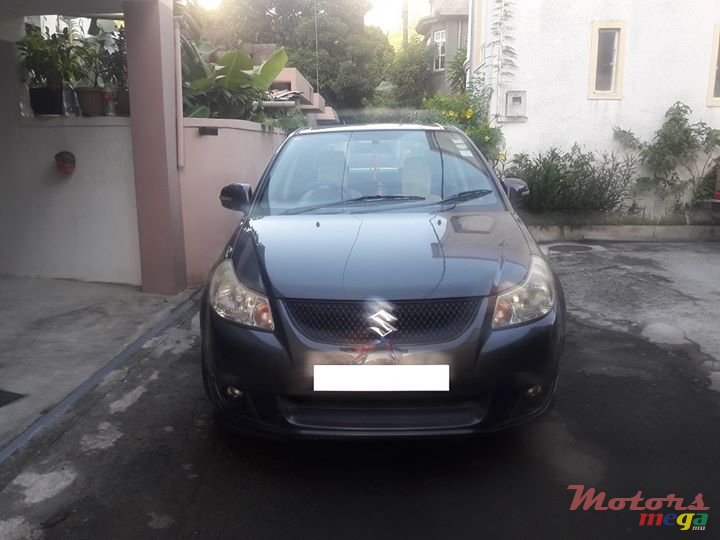 2011' Suzuki SX4 photo #1