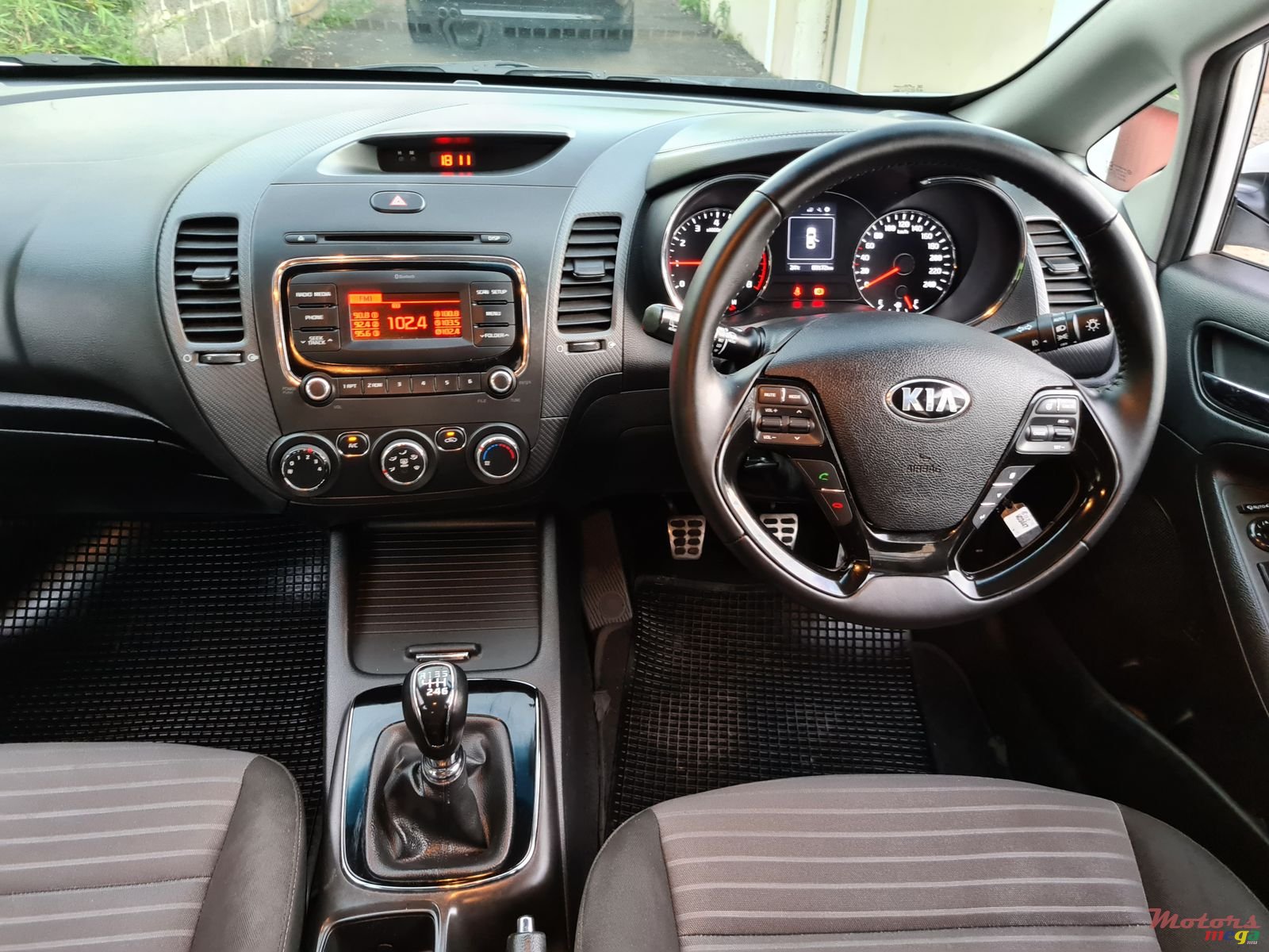 2016' Kia Cerato Hatchback photo #5