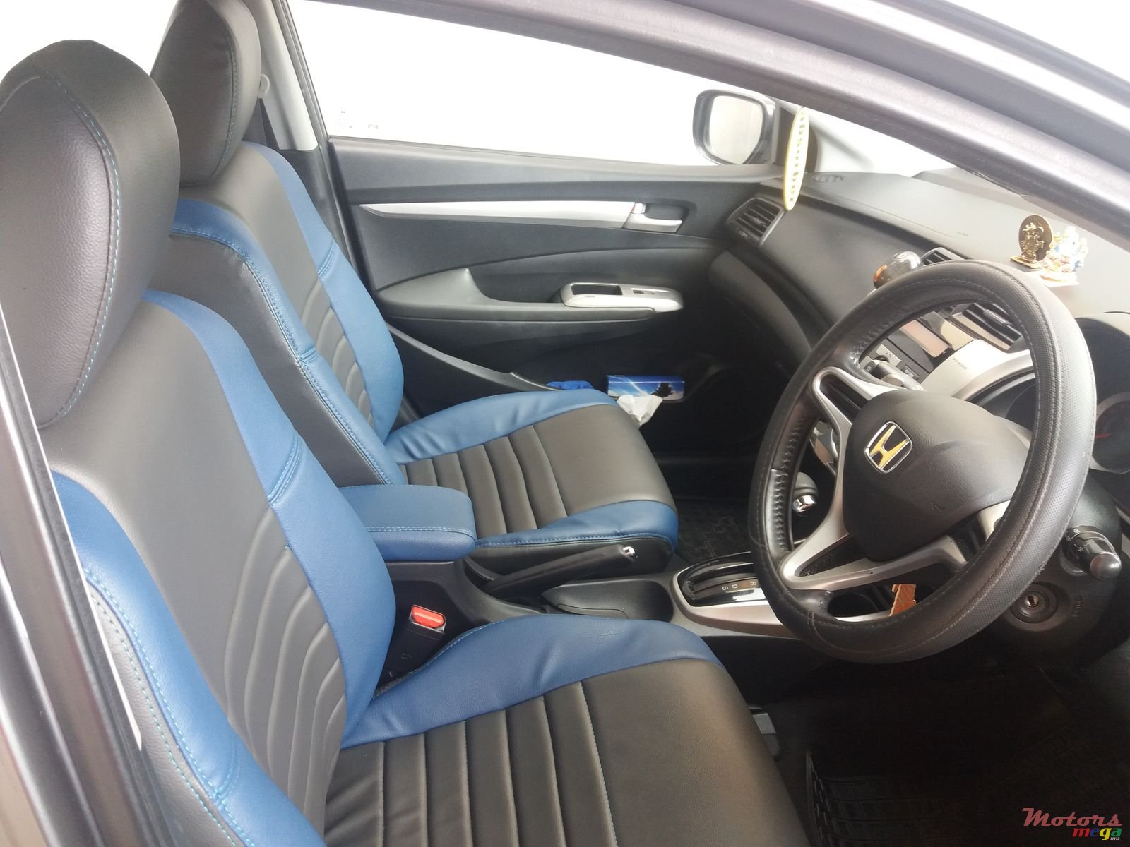 2010' Honda City Leather interior photo #3