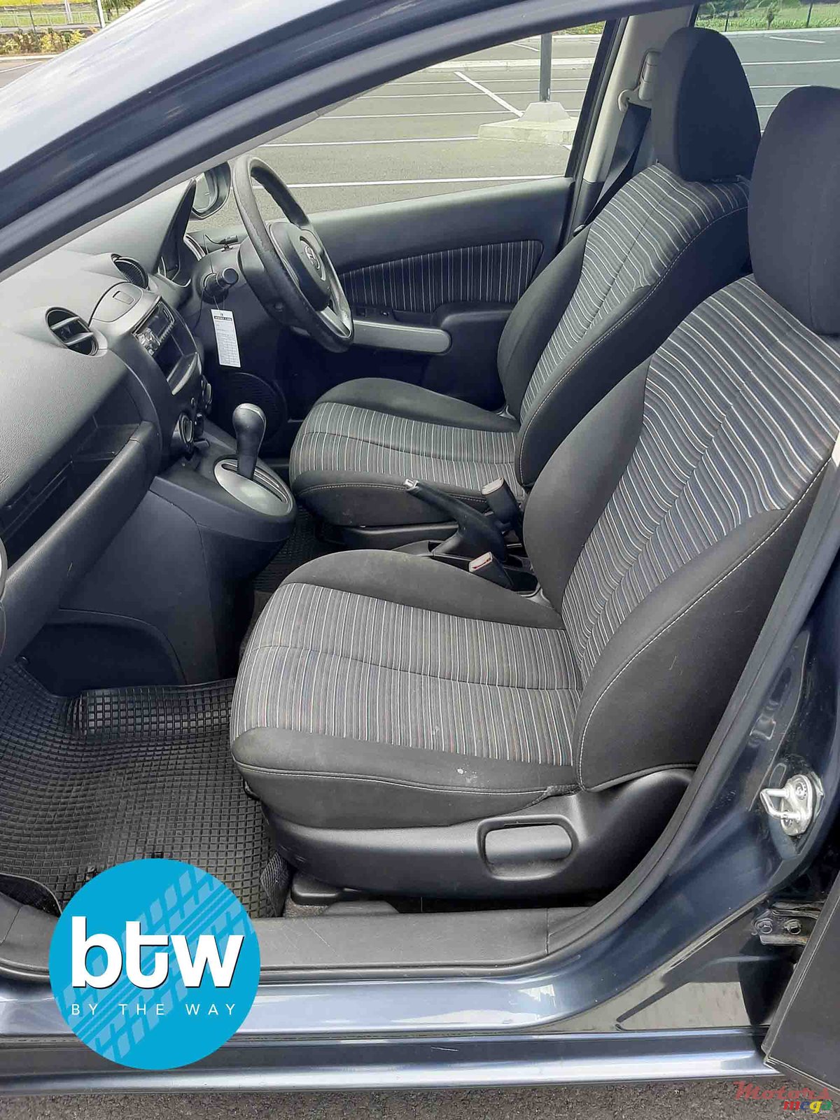 2010' Mazda Demio photo #5