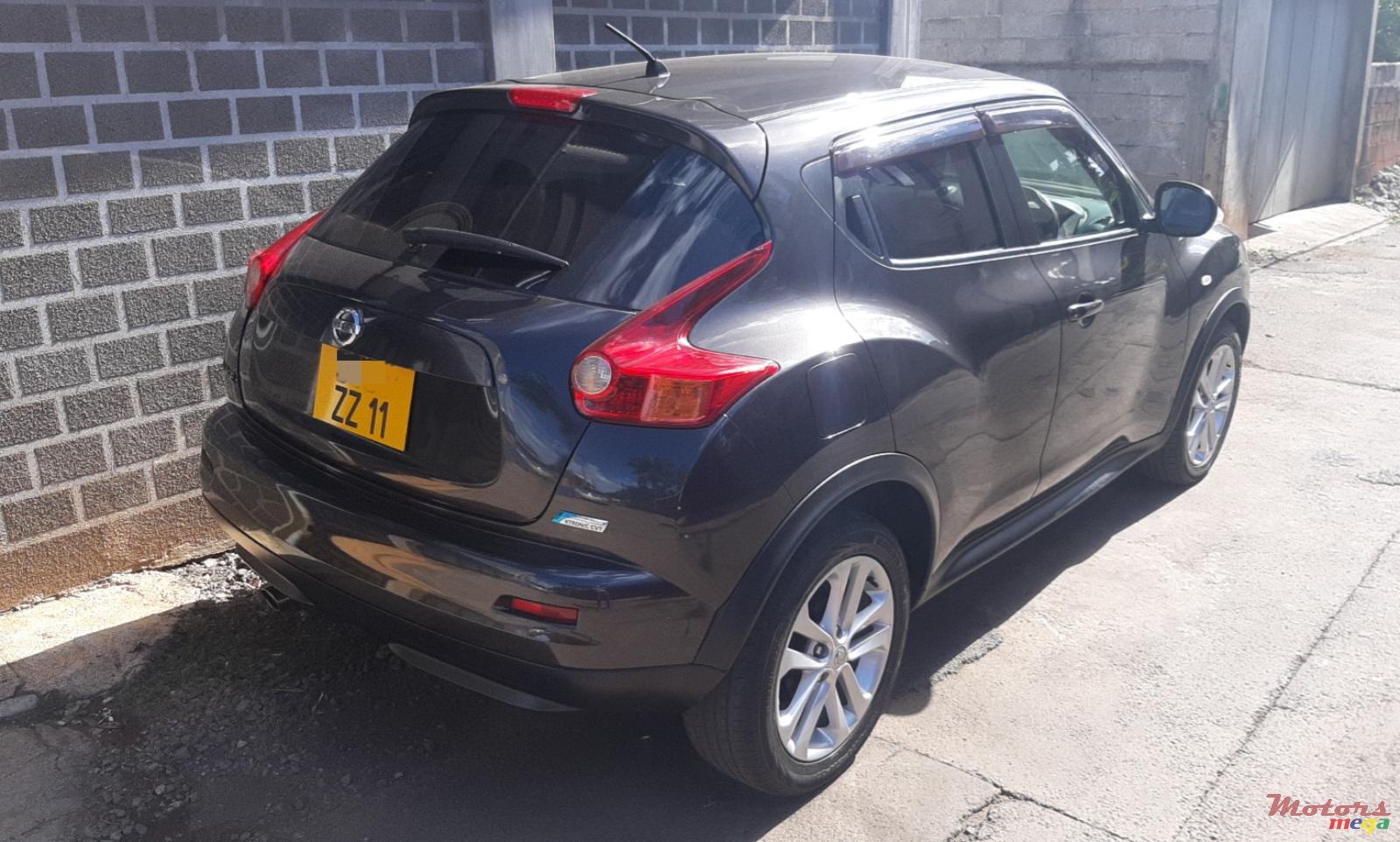 2011' Nissan photo #2